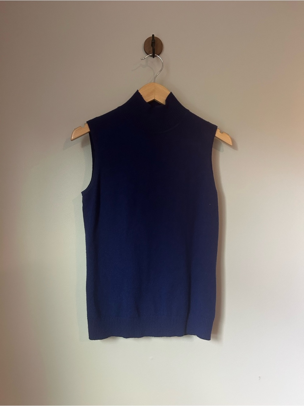 St. John 100% Cashmere Navy Sleeveless Mock Neck Sweater Petite